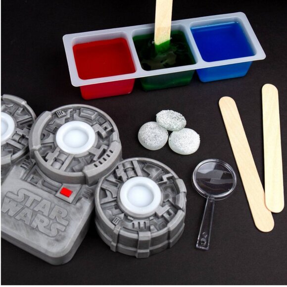 Star Wars Glowing Crystal Growing Set— Ultimate STEM experience with Stand - Picture 2 of 4